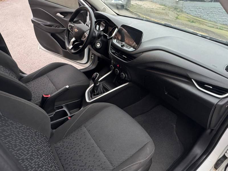 CHEVROLET - ONIX - 2020/2020 - Branca - R$ 61.800,00