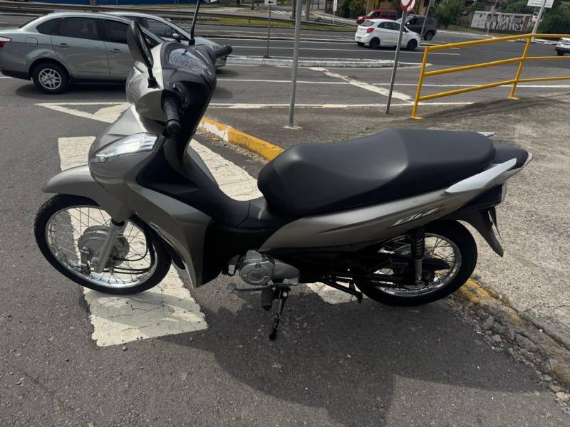 HONDA - BIZ 110I - 2022/2022 - Prata - R$ 13.900,00