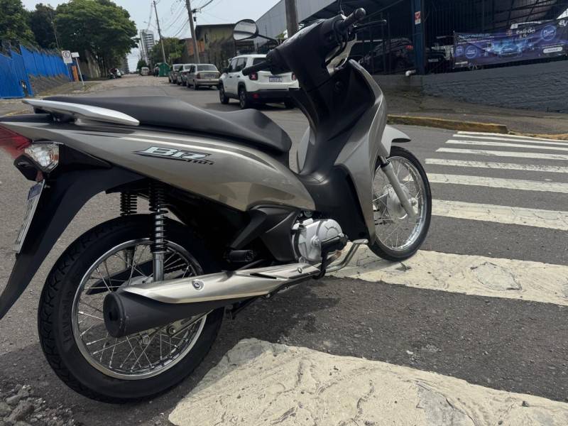 HONDA - BIZ 110I - 2022/2022 - Prata - R$ 13.900,00