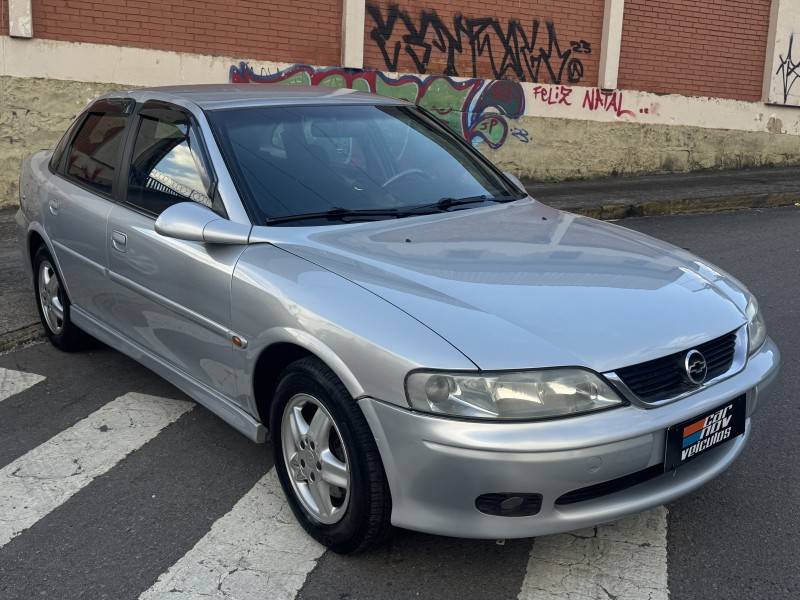 CHEVROLET - VECTRA - 2001/2001 - Prata - R$ 25.900,00