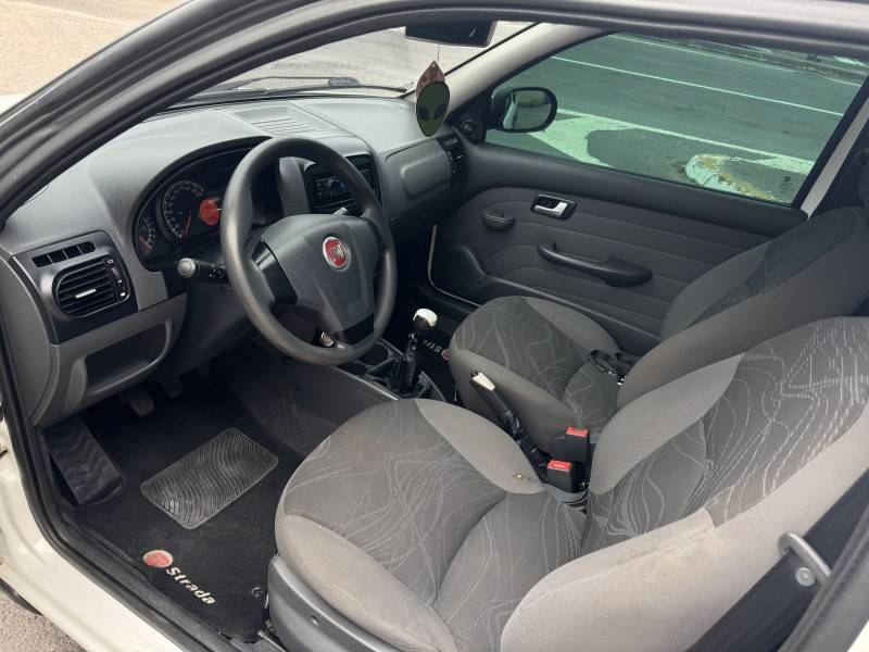 FIAT - STRADA - 2013/2013 - Branca - R$ 39.900,00