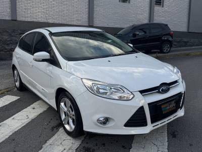 FORD - FOCUS - 2015/2015 - Branca - R$ 61.900,00