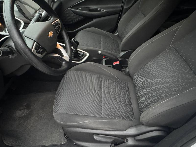 CHEVROLET - ONIX - 2020/2020 - Branca - R$ 61.800,00