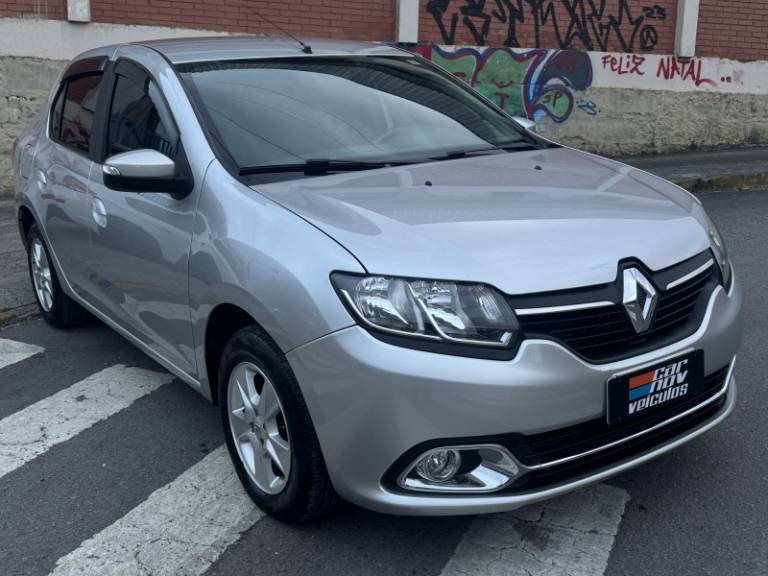 RENAULT - LOGAN - 2015/2015 - Prata - R$ 39.900,00