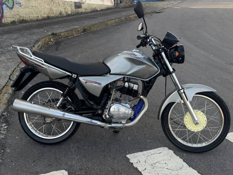 HONDA - CG 150 - 2008/2008 - Prata - R$ 8.400,00