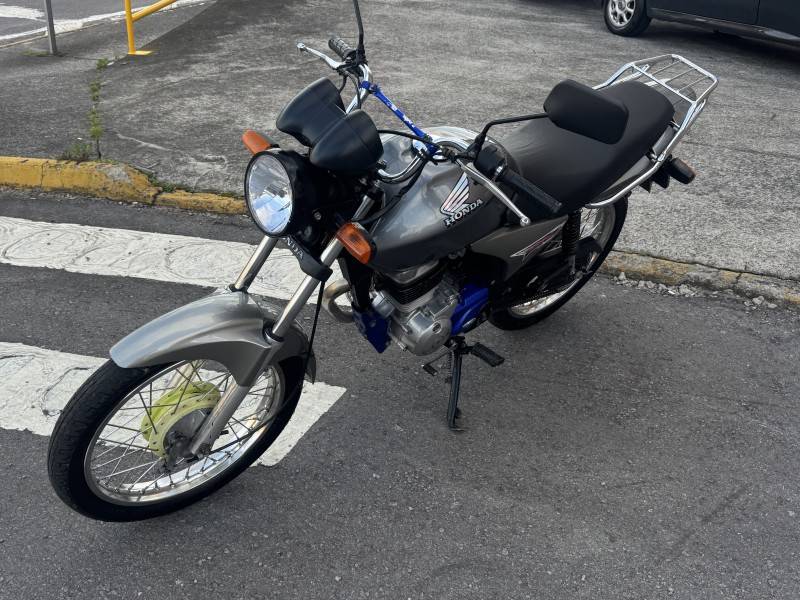 HONDA - CG 150 - 2008/2008 - Prata - R$ 8.400,00
