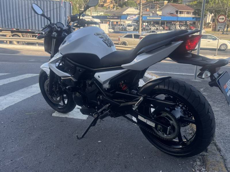 YAMAHA - XJ6 N - 2012/2012 - Branca - R$ 38.900,00