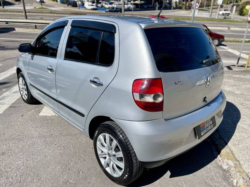 VOLKSWAGEN - FOX - 2007/2008 - Prata - R$ 23.900,00