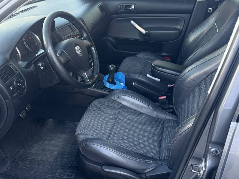 VOLKSWAGEN - GOLF - 2011/2011 - Cinza - R$ 59.900,00