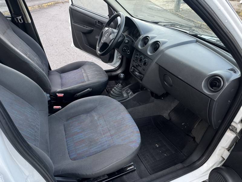 CHEVROLET - CELTA - 2010/2010 - Branca - R$ 27.900,00