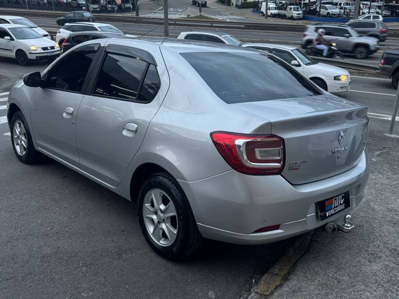RENAULT - LOGAN - 2015/2015 - Prata - R$ 39.900,00