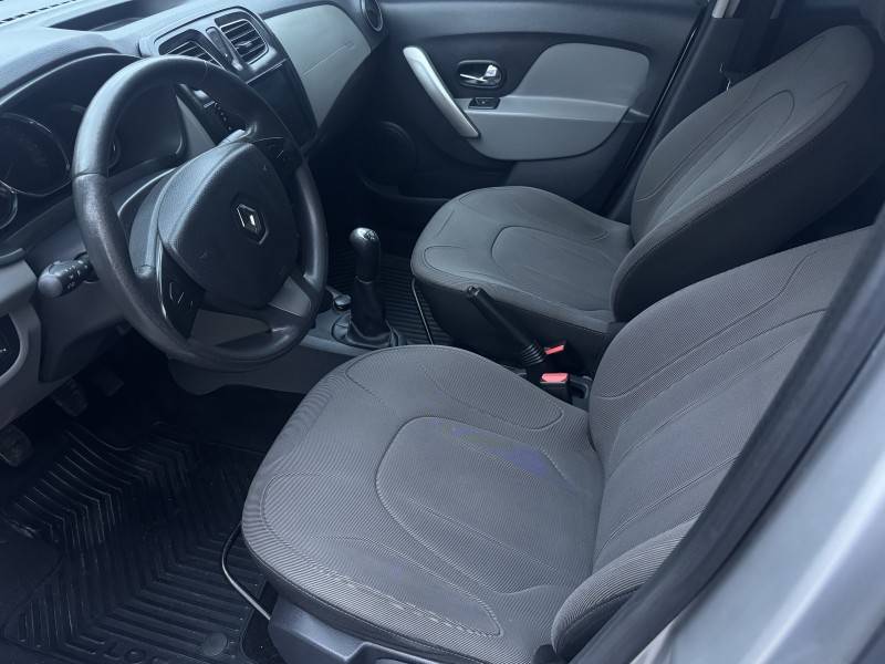 RENAULT - LOGAN - 2015/2015 - Prata - R$ 39.900,00