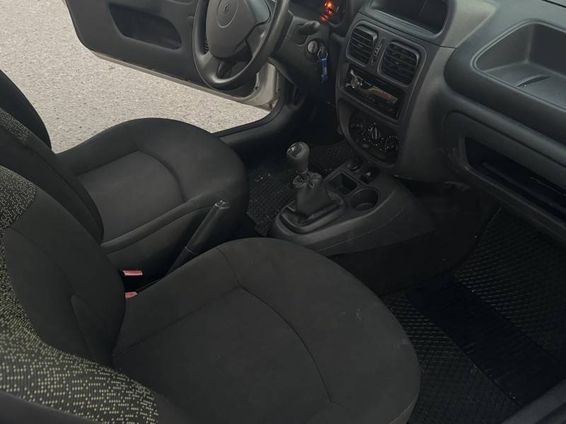 RENAULT - CLIO - 2014/2014 - Prata - R$ 23.900,00