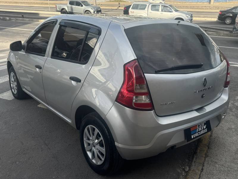 RENAULT - SANDERO - 2012/2012 - Prata - R$ 29.900,00